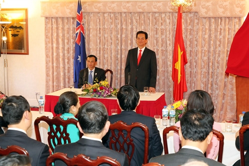 Thủ tướng Chính phủ Nguyễn Tấn Dũng thăm Đại sứ quán Việt Nam tại Australia. Ảnh: Đức Tám – TTXVN