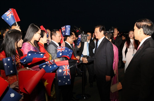 Lễ đón Thủ tướng Nguyễn Tấn Dũng cùng Phu nhân tại sân bay quốc tế Sydney tối 16/3. Ảnh: Đức Tám – TTXVN