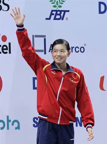 VĐV Nguyễn Thị Ánh Viên xuất sắc đoạt 2 huy chương vàng ở hai nội dung 800m tự do và 400m hỗn hợp nữ của môn Bơi tại SEA Games 28..Ảnh: Quốc Khánh- TTXVN