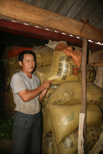 Nhờ ứng dựng khoa học kỹ thuật, đầu tư máy móc cơ giới để phục vụ sản xuất nông nghiệp, hàng năm gia đình anh Kỷ thu nhập trên 100 triệu đồng