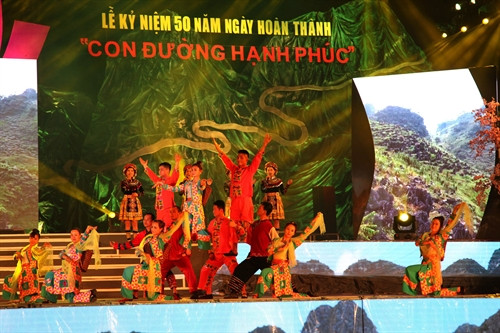 Chương trình nghệ thuật kỷ niệm 50 năm Ngày hoàn thành “Con đường Hạnh Phúc”.