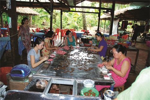 Sản xuất kẹo dừa ở Bến Tre