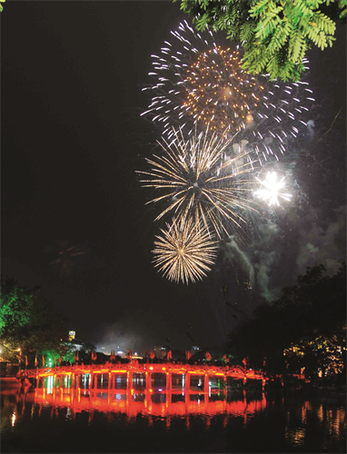 Lung linh Hồ Gươm