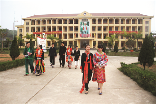 Giờ ra chơi của học sinh nhà trường