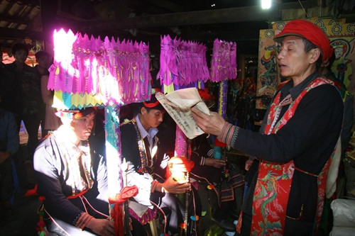 Cấp sắc là lễ quan trọng đánh dấu sự trưởng thành cũng như được đặt tên mới của người đàn ông