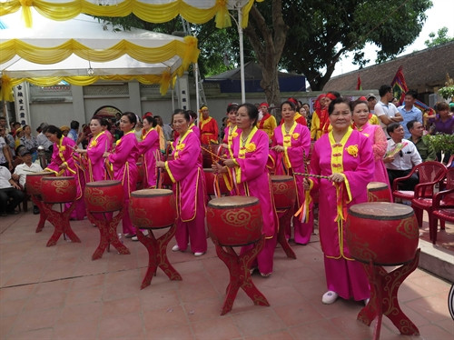 Màn múa trống hội độc đáo tại lễ hội Đền Đô