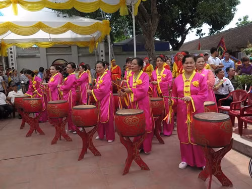 Màn múa trống hội độc đáo tại lễ hội Đền Đô
