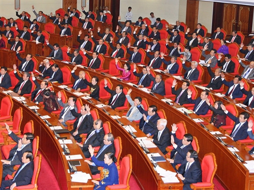 Các đại biểu biểu quyết thông qua chương trình Hội nghị. Ảnh: Thống Nhất-TTXVN