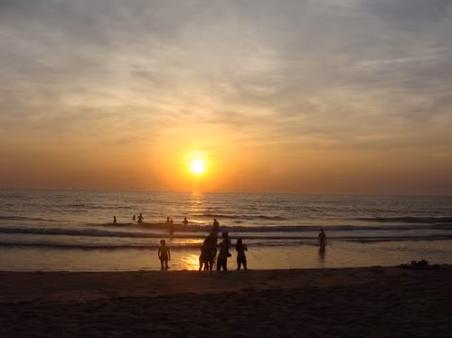 Bình minh trên bãi biển Nhật Lệ