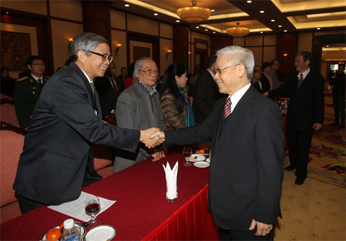 Tổng Bí thư Nguyễn Phú Trọng với các đại biểu đại diện cho đội ngũ trí thức, nhà khoa học, văn nghệ sỹ, Ảnh: Trí Dũng - TTXVN Tổng Bí thư Nguyễn Phú Trọng với các đại biểu đại diện cho đội ngũ trí thức, nhà khoa học, văn nghệ sỹ, Ảnh: Trí Dũng - TTXVN