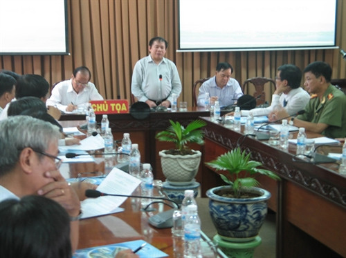 Thứ trưởng Bộ Giáo dục và Đào tạo Bùi Văn Ga (đứng) kiểm tra công tác tổ chức kỳ thi Trung học phổ thông quốc gia cụm thi liên tỉnh Tiền Giang – Bến Tre. Ảnh: TTXVN Thứ trưởng Bộ Giáo dục và Đào tạo Bùi Văn Ga (đứng) kiểm tra công tác tổ chức kỳ thi Trung học phổ thông quốc gia cụm thi liên tỉnh Tiền Giang – Bến Tre. Ảnh: TTXVN