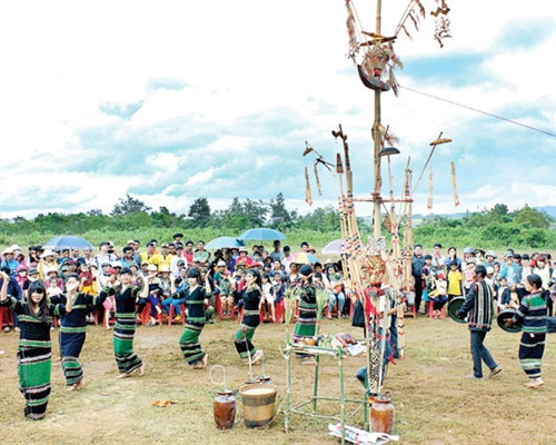 Lễ mừng được mùa của đồng bào M’nông ở xã Đắk N'Drung (Đắk Song). Ảnh: Hồ Mai Lễ mừng được mùa của đồng bào M’nông ở xã Đắk N'Drung (Đắk Song). Ảnh: Hồ Mai