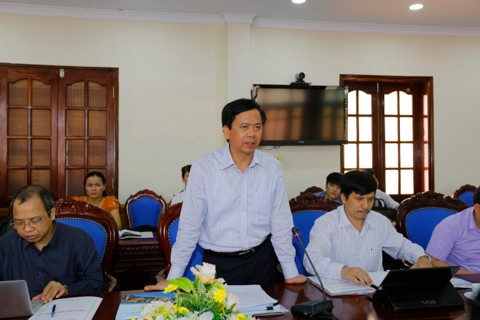 Thứ trưởng, Phó Chủ nhiệm UBDT Phan Văn Hùng phát biểu tại buổi làm việc.