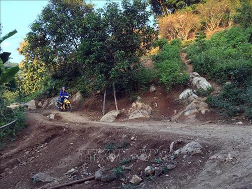 Đường đến điểm trường của giáo viên mầm non bản Suối Tiếu, xã Đá Đỏ. Ảnh: Hữu Quyết – TTXVN Đường đến điểm trường của giáo viên mầm non bản Suối Tiếu, xã Đá Đỏ. Ảnh: Hữu Quyết – TTXVN