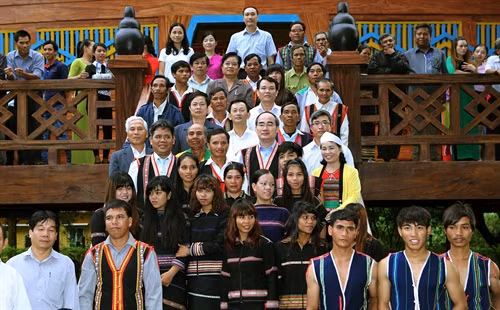 Chủ tịch Uỷ ban Trung ương MTTQ Việt Nam Nguyễn Thiện Nhân với các đại biểu dự hội nghị. Ảnh: Nguyễn Dân - TTXVN