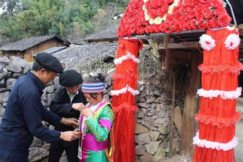 Các sản phẩm được chế tác từ bạc trở thành của hồi môn của bố mẹ trao cho con trước khi đi lấy chồng.