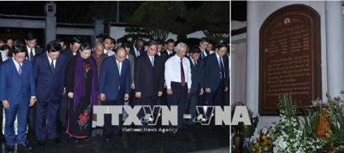 Thủ tướng Nguyễn Xuân Phúc và các đ dâng hương mộ 10 Nữ Liệt sỹ TNXP toàn quốc tại Khu di tích Ngã ba Đồng Lộc. Ảnh: Thống Nhất - TTXVN Thủ tướng Nguyễn Xuân Phúc và các đ dâng hương mộ 10 Nữ Liệt sỹ TNXP toàn quốc tại Khu di tích Ngã ba Đồng Lộc. Ảnh: Thống Nhất - TTXVN