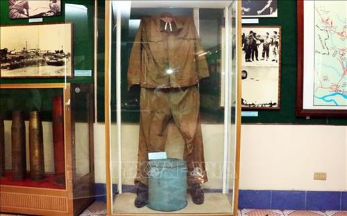 Bộ đồ bay của phi công Từ Đễ được trưng bày tại Bảo tàng Chiến dịch Hồ Chí Minh (Bảo tàng Quân khu 7). Ảnh: Xuân Khu - TTXVN