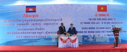 Phó Thủ tướng Trịnh Đình Dũng và Phó Thủ tướng Ke Kim Ya đồng chủ trì buổi Lễ. Ảnh: Hoài Nam – TTXVN