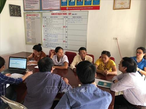 Hội đồng chuyên môn Sở Y tế Nghệ An họp, làm rõ vụ việc cháu bé 9 tháng tuổi tử vong sau tiêm phòng ở Tân Kỳ, Nghệ An. Ảnh: Bích Huệ - TTXVN Hội đồng chuyên môn Sở Y tế Nghệ An họp, làm rõ vụ việc cháu bé 9 tháng tuổi tử vong sau tiêm phòng ở Tân Kỳ, Nghệ An. Ảnh: Bích Huệ - TTXVN