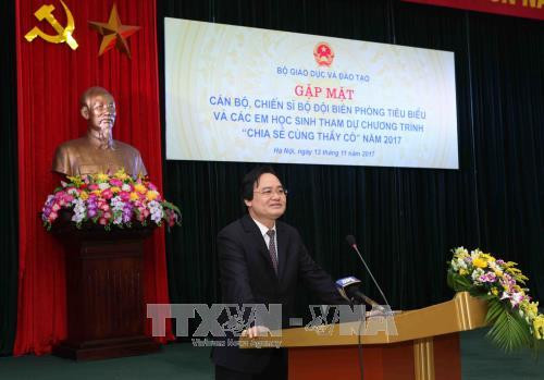 Bộ trưởng Phùng Xuân Nhạ phát biểu tại buổi gặp mặt. Ảnh: Quý Trung – TTXVN