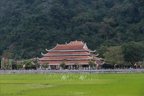 Quang cảnh Chùa Tiên tọa lạc tại xã Phú Nghĩa, huyện Lạc Thủy, tỉnh Hòa Bình. Ảnh: Trọng Đạt - TTXVN Quang cảnh Chùa Tiên tọa lạc tại xã Phú Nghĩa, huyện Lạc Thủy, tỉnh Hòa Bình. Ảnh: Trọng Đạt - TTXVN