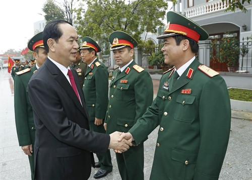 Chủ tịch nước Trần Đại Quang với các cán bộ sỹ quan chỉ huy Bộ Tư lệnh Binh chủng Đặc công. Ảnh: Nhan Sáng-TTXVN