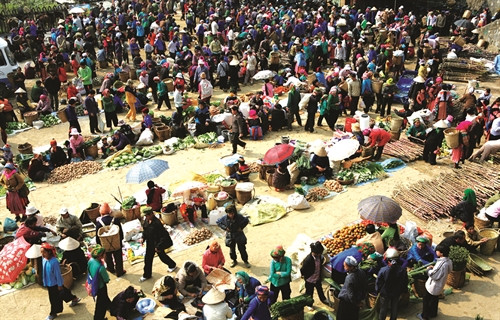 Phiên chợ vùng cao Tây Bắc những ngày giáp Tết. Ảnh: TTXVN Phiên chợ vùng cao Tây Bắc những ngày giáp Tết. Ảnh: TTXVN