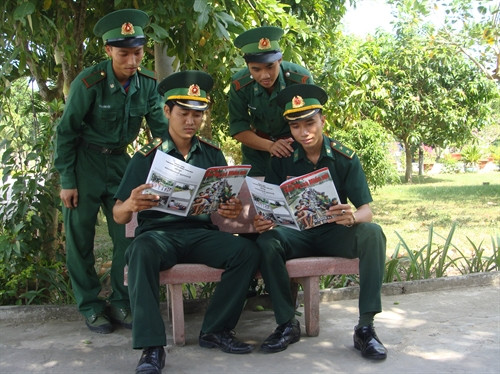 Phút nghỉ ngơi, thư giãn của những người lính biên phòng An Giang