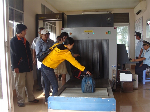 Kiểm tra an ninh tại cửa Cửa khẩu quốc tế Tịnh Biên (An Giang)