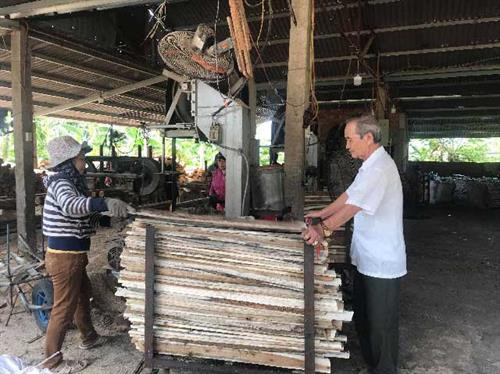 Mỗi năm 3 xưởng gỗ chế biến mộc dân dụng, pallet đem lại doanh thu từ 15-17 tỷ đồng. Ảnh: danviet.vn Mỗi năm 3 xưởng gỗ chế biến mộc dân dụng, pallet đem lại doanh thu từ 15-17 tỷ đồng. Ảnh: danviet.vn