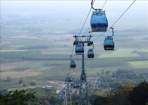 Núi Bà Đen Tây Ninh đón hàng ngàn lượt khách trong các dịp lễ tết. Ảnh: Thanh Tân - TTXVN Núi Bà Đen Tây Ninh đón hàng ngàn lượt khách trong các dịp lễ tết. Ảnh: Thanh Tân - TTXVN