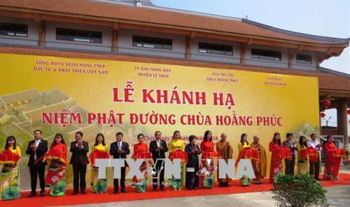 Khánh hạ niệm Phật đường chùa Hoằng Phúc. Ảnh: Võ Dung-TTXVN Khánh hạ niệm Phật đường chùa Hoằng Phúc. Ảnh: Võ Dung-TTXVN