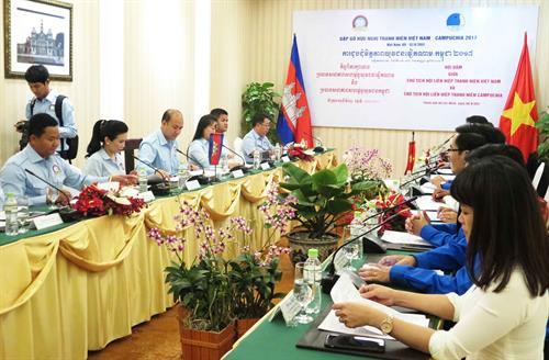 Quang cảnh buổi hội đàm giữa Chủ tịch Hội Liên hiệp Thanh niên Việt Nam và Chủ tịch Hội Liên hiệp Thanh niên Campuchia