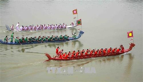 Lễ hội bơi chải truyền thống trên sông Lô 2018. Ảnh: Thanh Tùng - TTXVN Lễ hội bơi chải truyền thống trên sông Lô 2018. Ảnh: Thanh Tùng - TTXVN