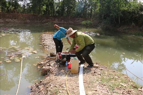 Lực lượng kiểm lâm và người dân thực hành vận hành hệ thống bơm phục vụ công tác chữa cháy rừng tại khu vực Núi Phú Cường, huyện Tịnh Biên, tỉnh An Giang. Ảnh: Công Mạo-TTXVN Lực lượng kiểm lâm và người dân thực hành vận hành hệ thống bơm phục vụ công tác chữa cháy rừng tại khu vực Núi Phú Cường, huyện Tịnh Biên, tỉnh An Giang. Ảnh: Công Mạo-TTXVN