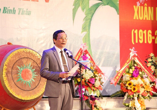 Chủ tịch Hội Liên hiệp Văn học nghệ thuật Hà Tĩnh Phan Trung Hiếu phát biểu khaii mạc Ngày thơ Việt Nam lần thứ 14. Ảnh: Hoàng Ngà- TTXVN