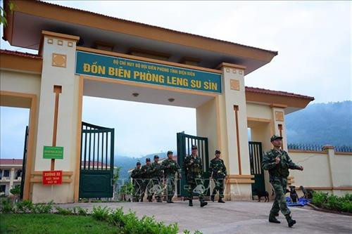 Chiến sỹ đồn Biên phòng Leng Su Sìn trên đường tuần tra biên giới. Ảnh: Phan Tuấn Anh - TTXVN Chiến sỹ đồn Biên phòng Leng Su Sìn trên đường tuần tra biên giới. Ảnh: Phan Tuấn Anh - TTXVN