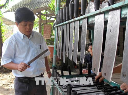 Khách du lịch đến Cao Bằng thường ghé thăm Phúc Sen, lựa chọn cho mình những sản phẩm ưng ý. Ảnh: Quốc Đạt - TTXVN Khách du lịch đến Cao Bằng thường ghé thăm Phúc Sen, lựa chọn cho mình những sản phẩm ưng ý. Ảnh: Quốc Đạt - TTXVN