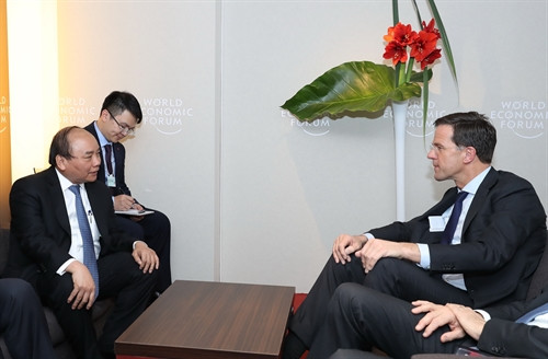 Tiếp tục chương trình tham dự Hội nghị thường niên lần thứ 47 Diễn đàn Kinh tế Thế giới tại Davos (Thụy Sĩ), chiều 19/1/2017, theo giờ địa phương (tối cùng ngày, theo giờ Hà Nội), Thủ tướng Nguyễn Xuân Phúc gặp Thủ tướng Hà Lan Mark Rutte. Ảnh: Thống Nhất-TTXVN