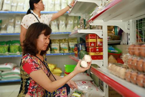 Hà Nội tổ chức sản xuất nông nghiệp theo chuỗi liên kết sẽ giúp người dân được tiếp cận và sử dụng sản phẩm nông nghiệp an toàn…