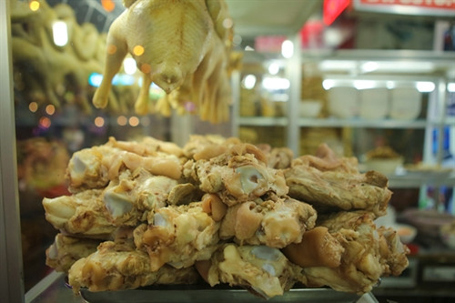 Những tảng thịt đầy đặn cho một bán bún chìa. Những tảng thịt đầy đặn cho một bán bún chìa.