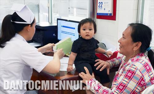 Người dân khám, chữa bệnh tại Trung tâm Y tế huyện Kiên Hải Người dân khám, chữa bệnh tại Trung tâm Y tế huyện Kiên Hải