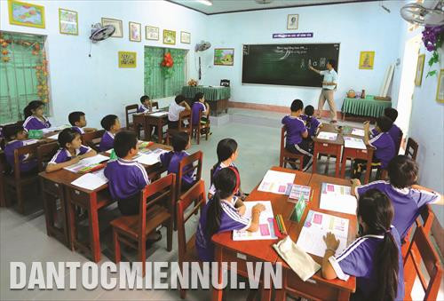 Dự án "Thí điểm phát triển ngôn ngữ viết Cơ-tu lớp 4, lớp 5 và ngôn ngữ Pa-kô, Tà-ôi lớp 1, 2, 3 cho học sinh tiểu học" do sở Giáo dục và Đào tạo tỉnh Thừa Thiên - Huế và Tổ chức FARO As (Na Uy) phối hợp triển khai