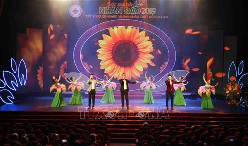 Tiết mục nghệ thuật đặc sắc được biểu diễn trong chương trình. Ảnh: Thanh Tùng-TTXVN Tiết mục nghệ thuật đặc sắc được biểu diễn trong chương trình. Ảnh: Thanh Tùng-TTXVN