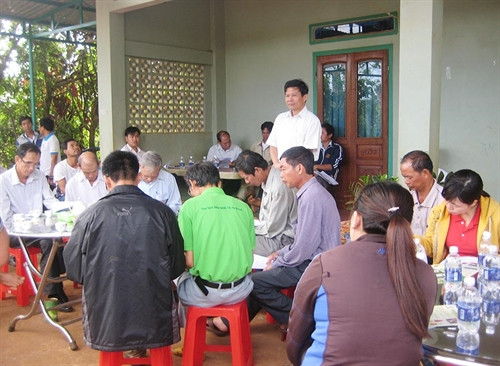 Hội thảo kỹ thuật trồng cà phê cho các hộ dân. Ảnh: Ngọc Thu Hội thảo kỹ thuật trồng cà phê cho các hộ dân. Ảnh: Ngọc Thu