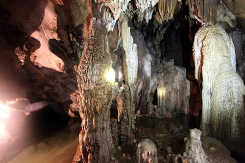 Vẻ đẹp những nhũ đá trong động Nàng Tiên. Ảnh: Bùi Đức Hiếu - TTXVN