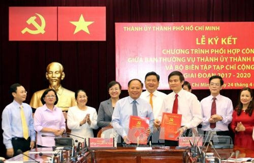 Thành ủy Thành phố Hồ Chí Minh và Tạp chí Cộng sản ký kết phối hợp công tác giai đoạn 2017 – 2020 ảnh 1