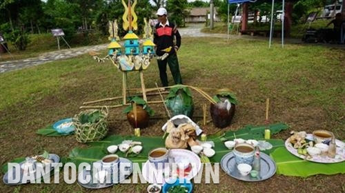 Lễ vật cúng trong lễ Bỏ mả của đồng bào Raglai. Ảnh: Nam Sương