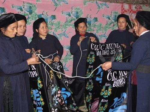 Nghi thức chúc thọ của đồng bào Tày.